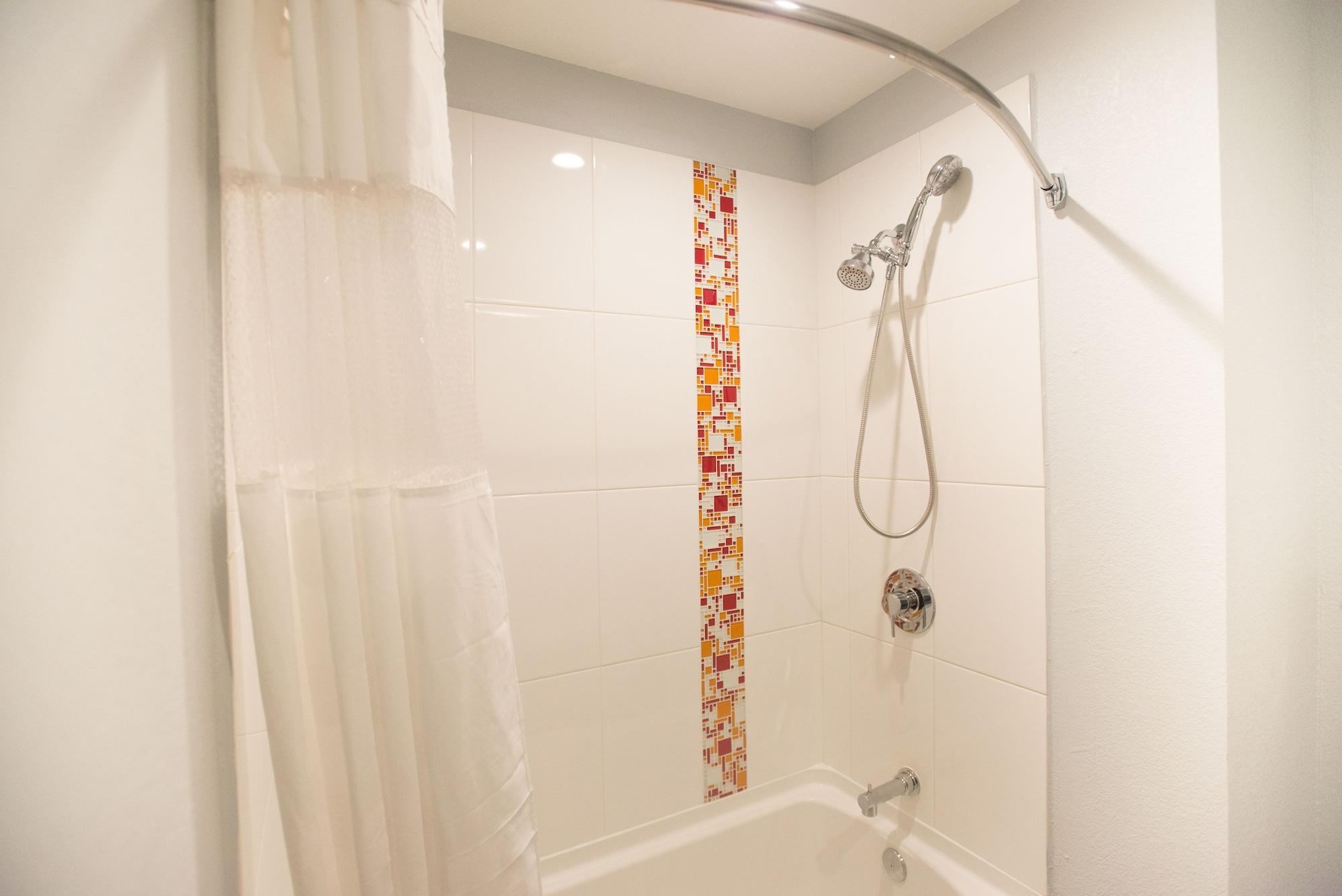 Hotel Ramada By Wyndham Near Seaworld / Mission 2*