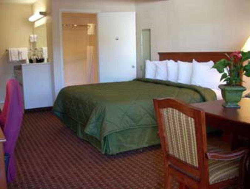 Ramada By Wyndham Near Seaworld / Mission
